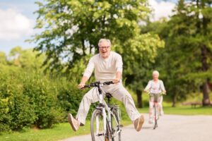 a senior on a bicycle enjoys the mental health benefits of recreation